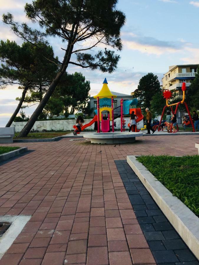 Apartment Near The Sea 1 コブレチ エクステリア 写真